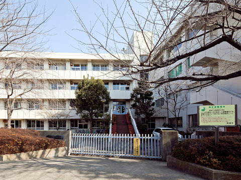 稲城市立稲城第四中学校　距離約1600m