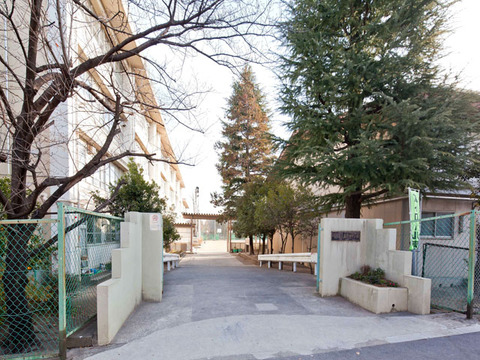 川崎市立西生田中学校まで約1830m