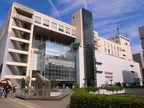 新百合ヶ丘エルミロードまで約650m