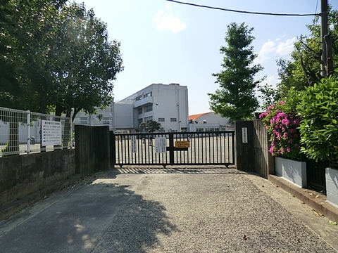 狛江市立狛江第六小学校　距離約500m