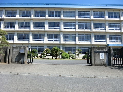 平塚市立神田中学校まで約1600m