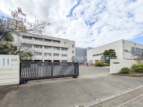 伊勢原市立中沢中学校 2200m