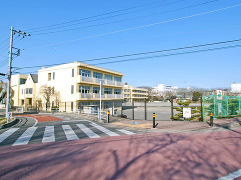 綾瀬市立早園小学校　距離約240m