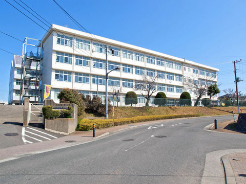 綾瀬市立城山中学校　距離約1920m