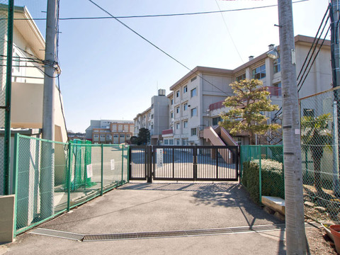 町田市立堺中学校まで約390m