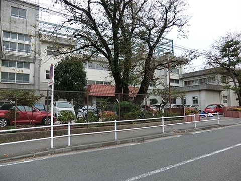 横浜市立万騎が原中学校まで約1300m