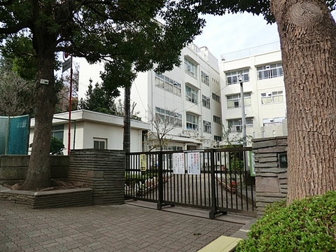 横浜市立二俣川小学校まで約700m