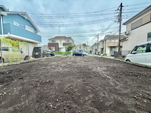 建築中の区画と周辺の住宅街