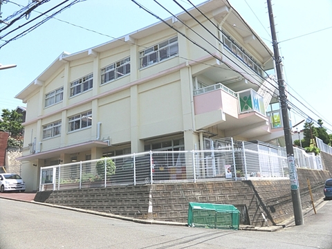 国学院幼稚園　距離約450m