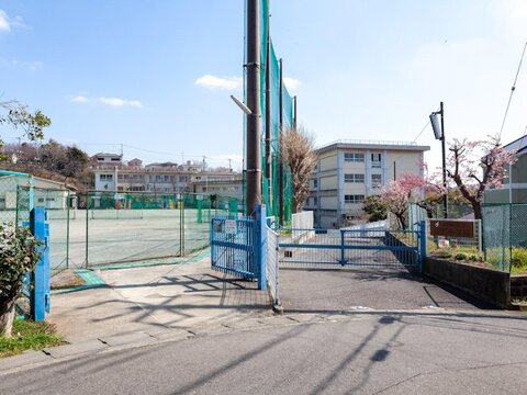 川崎市立長沢中学校　距離約1100m