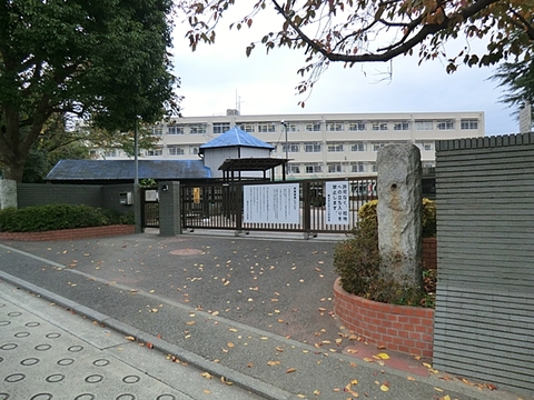 横浜市立中川小学校　距離約1100m