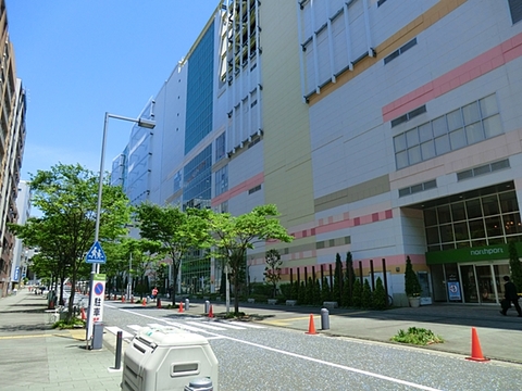 ノースポート・モール　距離約300m