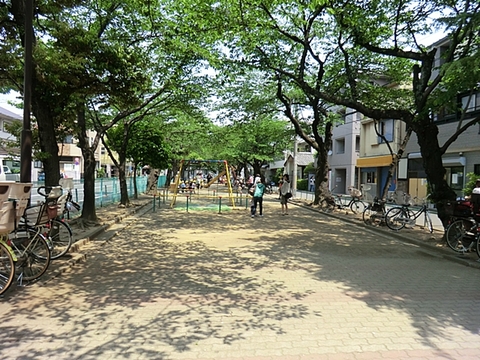新城公園　距離約750m