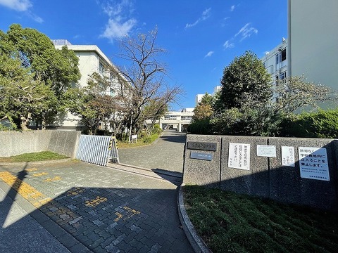 多摩市立多摩中学校　距離約900m