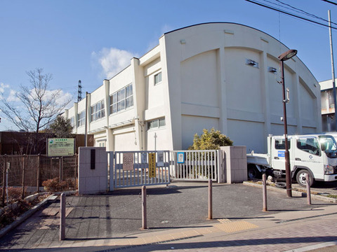 稲城市立稲城第一中学校　距離約900m