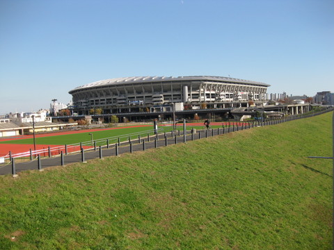 新横浜公園まで約1300m