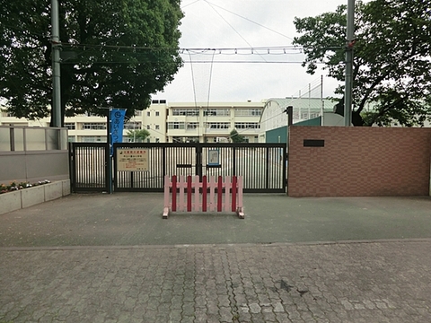 調布市立八雲台小学校まで約240m