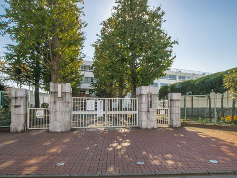 狛江市立狛江第三中学校　距離約2300m