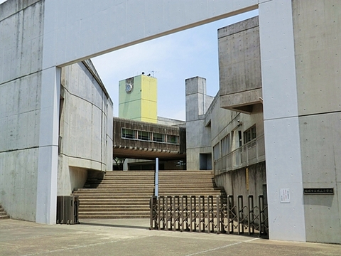 稲城市立城山小学校　距離約300m