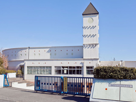 稲城市立稲城第五中学校　距離約500m