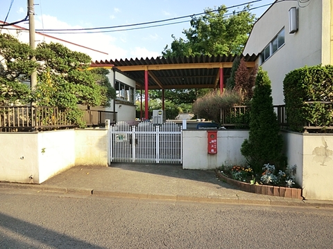 鶴川平和台幼稚園　距離約650m