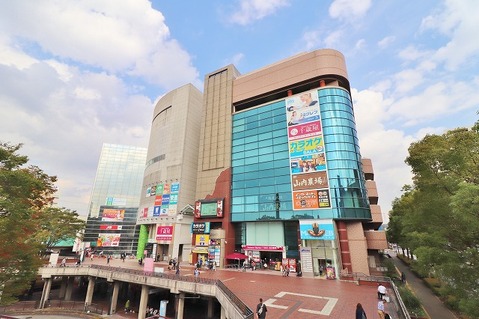 マグレブEASTまで約260m