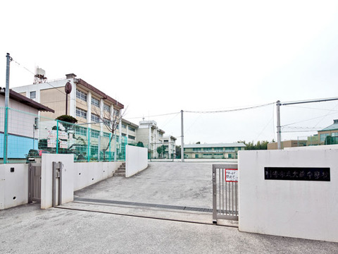 川崎市立犬蔵中学校　距離約550m