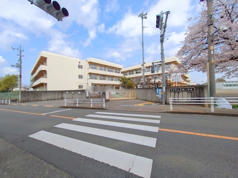町田市立成瀬小学校　距離約1500m