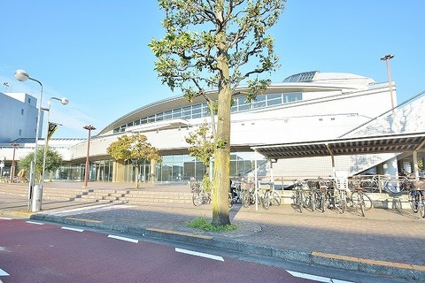 町田市立総合体育館　距離約350m
