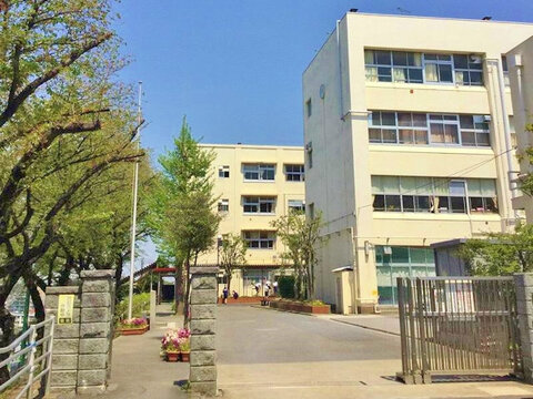 横浜市立城郷中学校　距離約1300m