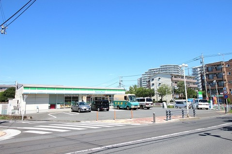 ファミリーマート　八王子別所店まで約300m