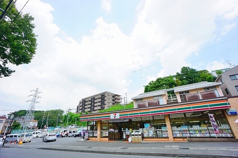 セブンイレブン　川崎栗谷店　距離約300m