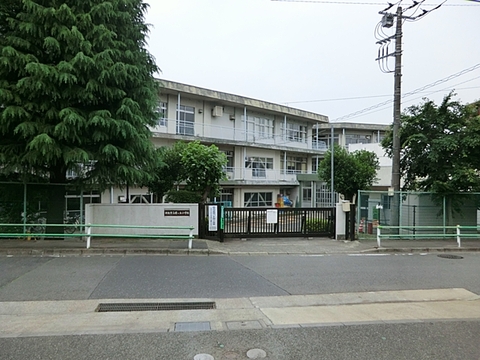 調布市立緑ケ丘小学校　距離約170m