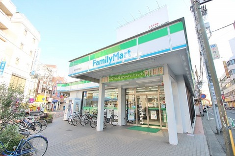 ファミリーマート　南林間駅前店　距離約550m