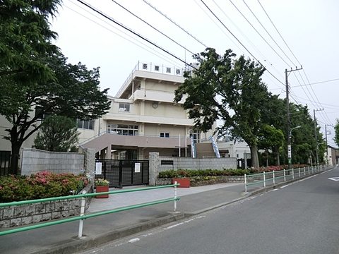 調布市立多摩川小学校　距離約500m