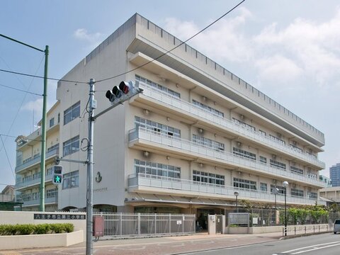 八王子市立第三小学校　距離約290m
