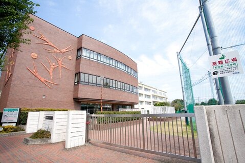 町田市立町田第一中学校　距離約450m