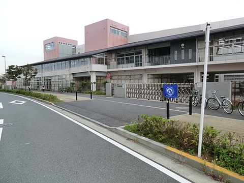 横浜市立十日市場小学校　距離約1100m