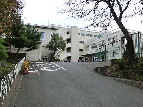 横浜市立南が丘中学校　距離約700m