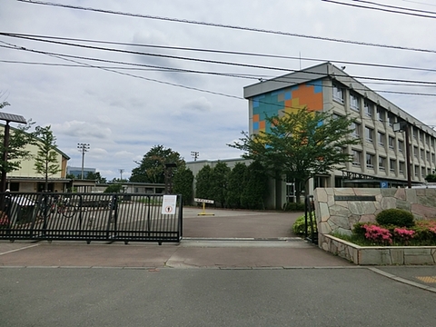 多摩市立多摩永山中学校まで約860m