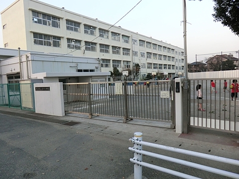 横浜市立上星川小学校まで約300m