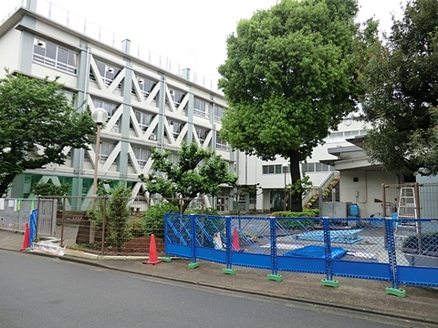 三鷹市立第五中学校まで約1400m