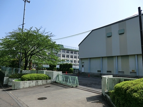 八王子市立柏木小学校まで約380m