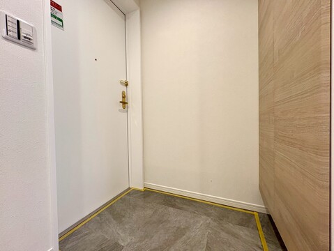 落ち着いた雰囲気の玄関、家族の帰りを暖かく迎えてくれます