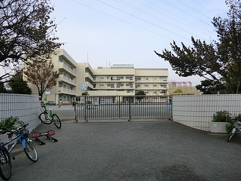 横浜市立瀬戸ヶ谷小学校まで約750m