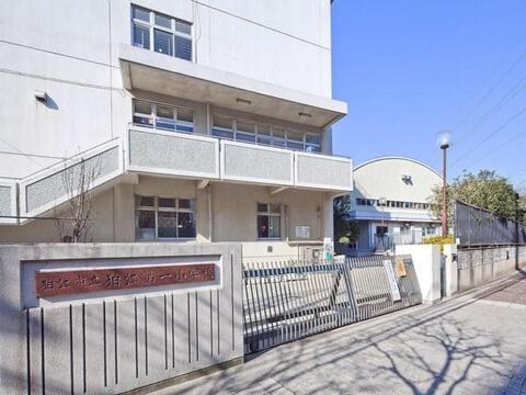 狛江市立狛江第一小学校　距離約350m