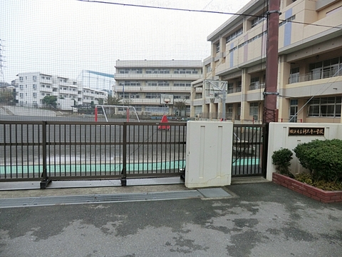 横浜市立神大寺小学校　距離約80m