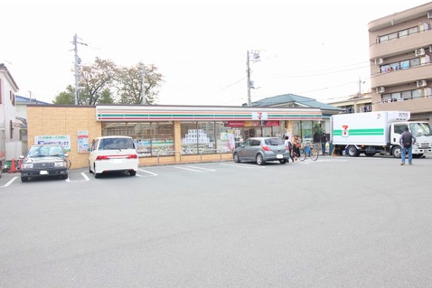セブンイレブン　八王子散田1丁目店　距離約550m