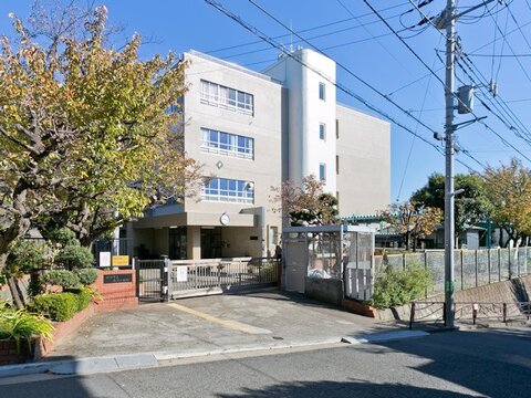 川崎市立長沢小学校　距離約800m