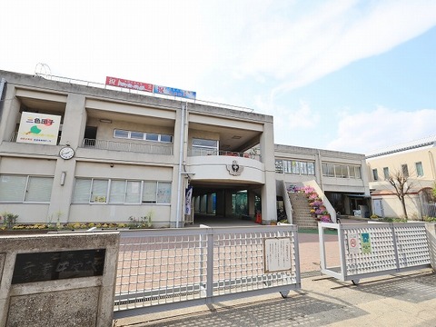 川崎市立高津中学校　距離約1200m